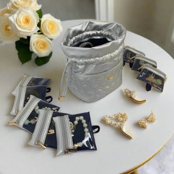 PurseN Ultra Jewelry Case – Silver Quilted Drawstring (Oprah’s Favorite 2021) - Picture 2 of 13